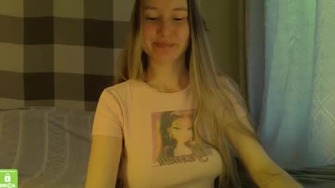 Snapshot of song_to_the_siren chatting on 12.11.24 Mary online show from 12.11.24