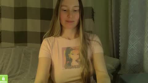 Snapshot of song_to_the_siren chatting on 12.11.24 Mary online show from 12.11.24