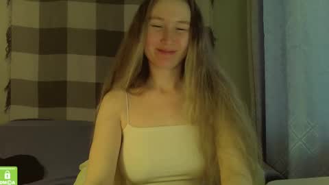 Snapshot of song_to_the_siren chatting on 12.14.24 Mary online show from 12.14.24