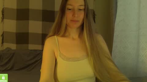 Snapshot of song_to_the_siren chatting on 12.16.24 Mary online show from 12.16.24