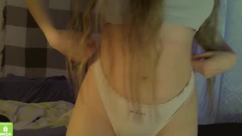 Snapshot of song_to_the_siren chatting on 12.17.24 Mary online show from 12.17.24