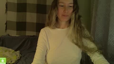 Snapshot of song_to_the_siren chatting on 12.20.24 Mary online show from 12.20.24