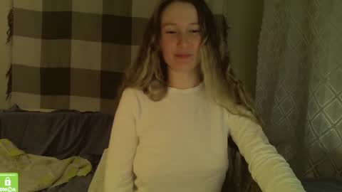 Snapshot of song_to_the_siren chatting on 12.20.24 Mary online show from 12.20.24