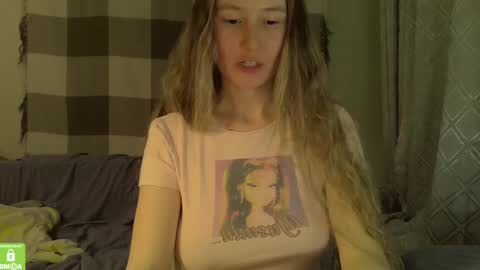 Snapshot of song_to_the_siren chatting on 12.21.24 Mary online show from 12.21.24