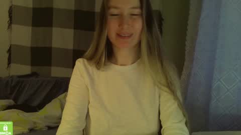 Snapshot of song_to_the_siren chatting on 12.23.24 Mary online show from 12.23.24