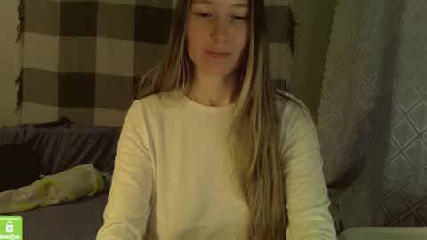 Snapshot of song_to_the_siren chatting on 12.23.24 Mary online show from 12.23.24