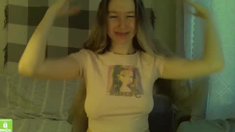 Snapshot of song_to_the_siren chatting on 01.12.25 Mary online show from 01.12.25