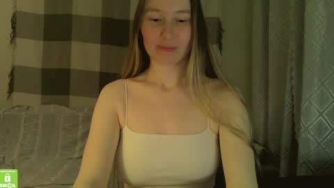 Snapshot of song_to_the_siren chatting on 01.15.25 Mary online show from 01.15.25