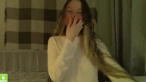 Snapshot of song_to_the_siren chatting on 01.16.25 Mary online show from 01.16.25