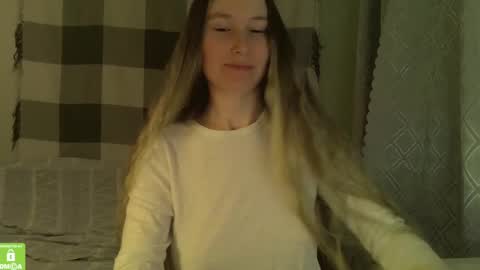 Snapshot of song_to_the_siren chatting on 01.18.25 Mary online show from 01.18.25