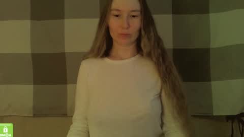 Snapshot of song_to_the_siren chatting on 01.22.25 Mary online show from 01.22.25