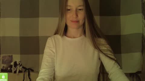 Snapshot of song_to_the_siren chatting on 01.23.25 Mary online show from 01.23.25