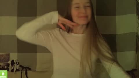 Snapshot of song_to_the_siren chatting on 01.23.25 Mary online show from 01.23.25