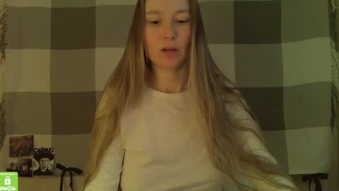 Snapshot of song_to_the_siren chatting on 02.03.25 Mary online show from 02.03.25