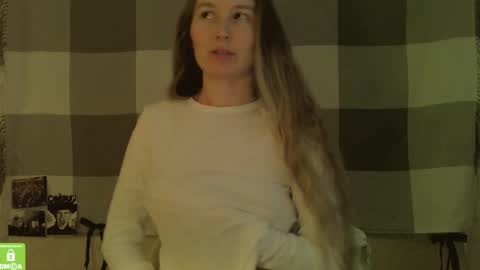 Snapshot of song_to_the_siren chatting on 02.09.25 Mary online show from 02.09.25