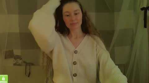 Snapshot of song_to_the_siren chatting on 02.25.25 Mary online show from 02.25.25