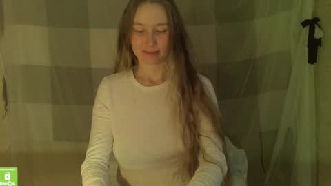 Snapshot of song_to_the_siren chatting on 03.12.25 Mary online show from 03.12.25