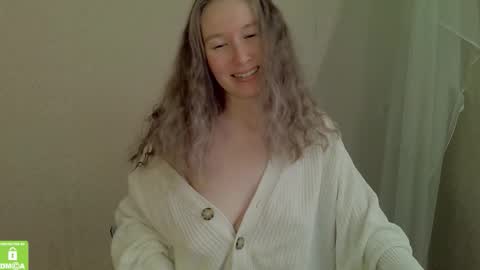 Snapshot of song_to_the_siren chatting on 09.13.25 Mary online show from 09.13.25