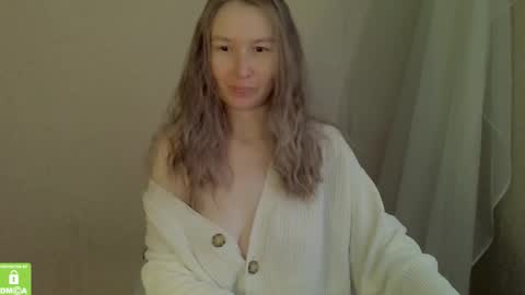 Snapshot of song_to_the_siren chatting on 09.14.25 Mary online show from 09.14.25