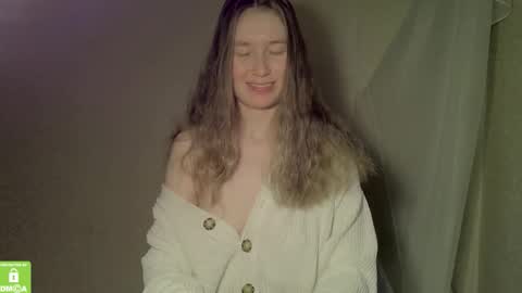 Snapshot of song_to_the_siren chatting on 11.28.25 Mary online show from 11.28.25