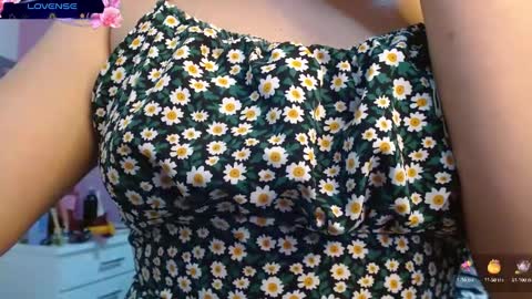 Snapshot of sonialatin69 chatting on 01.15.25 sonialatin69 online show from 01.15.25