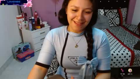 Snapshot of sonialatin69 chatting on 01.17.25 sonialatin69 online show from 01.17.25