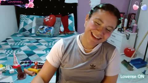 Snapshot of sonialatin69 chatting on 02.21.25 sonialatin69 online show from 02.21.25