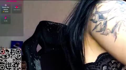 Snapshot of sonya_mikki chatting on 11.25.25 Sonya online show from 11.25.25