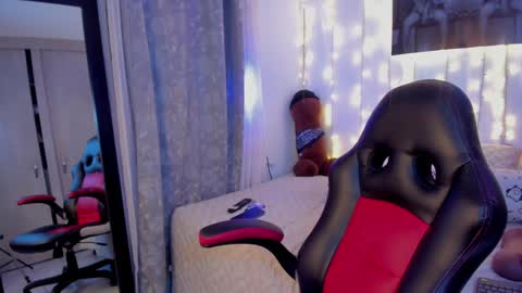 Snapshot of sophi_01 chatting on 01.25.25 sophie online show from 01.25.25
