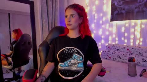 Snapshot of sophi_01 chatting on 01.31.25 sophie online show from 01.31.25