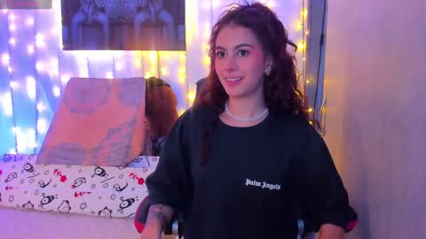 Snapshot of sophi_01 chatting on 03.05.25 sophie online show from 03.05.25