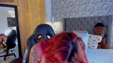 Snapshot of sophi_01 chatting on 09.24.25 sophie online show from 09.24.25