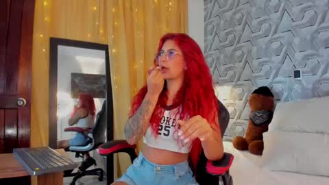 Snapshot of sophi_01 chatting on 10.24.25 sophie online show from 10.24.25