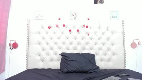 Snapshot of sophia__beauty chatting on 10.26.25 sophia__beauty online show from 10.26.25