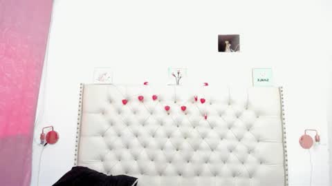 Snapshot of sophia__beauty chatting on 10.31.25 sophia__beauty online show from 10.31.25