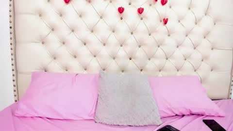 Snapshot of sophia__beauty chatting on 11.05.25 sophia__beauty online show from 11.05.25