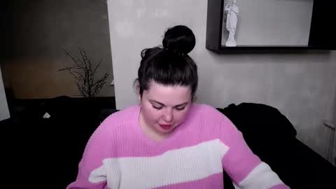 sophia__olsen online show from 11.06.25