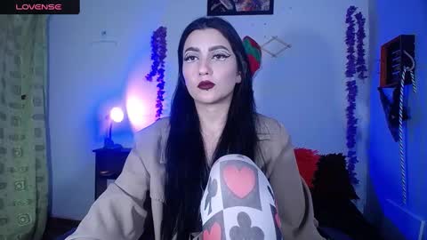 Snapshot of sophia_dk chatting on 12.17.24 sophia hottie online show from 12.17.24