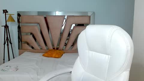 Snapshot of sophia_hadid chatting on 01.02.25 Sophia online show from 01.02.25