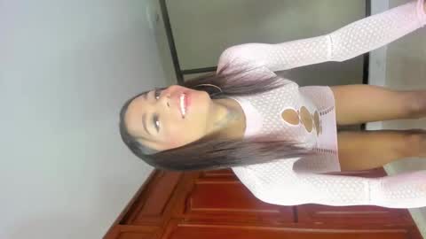 Snapshot of sophia_horny19 chatting on 10.21.25 sophia_horny19 online show from 10.21.25