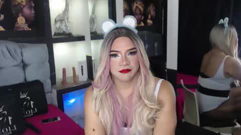 sophia_hott01 online show from 11.18.25