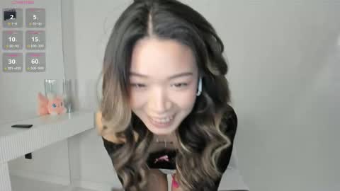 Snapshot of sophia_squirtits chatting on 11.06.25 QUEEN OF SQUIRT online show from 11.06.25