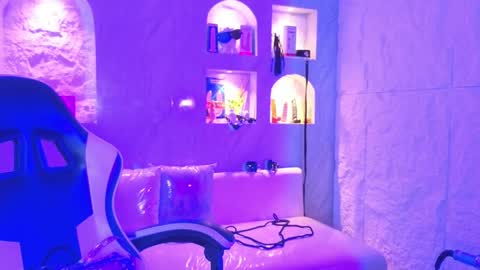 Sophia online show from 04.12.26