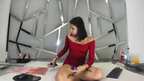 Snapshot of sophiadray chatting on 12.14.25 Sophia online show from 12.14.25