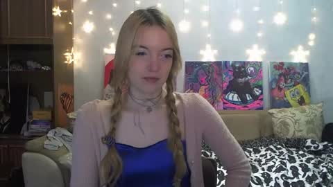 Snapshot of sophiasonata chatting on 01.01.25 SophiaSonata online show from 01.01.25