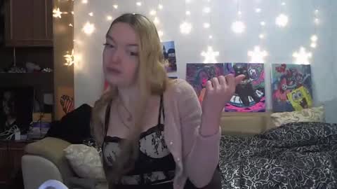 Snapshot of sophiasonata chatting on 01.04.25 SophiaSonata online show from 01.04.25