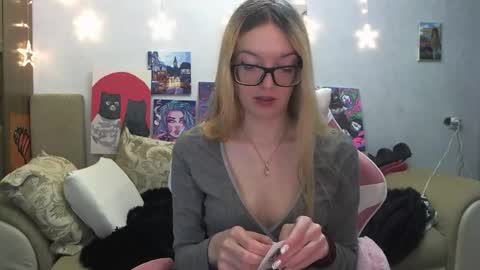 Snapshot of sophiasonata chatting on 09.16.25 SophiaSonata online show from 09.16.25