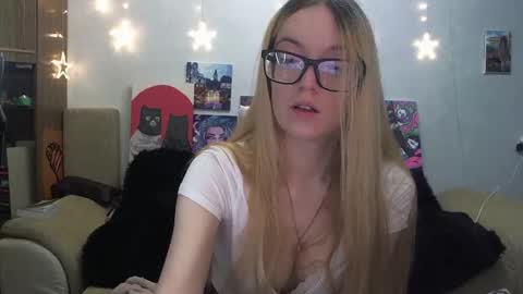 Snapshot of sophiasonata chatting on 09.18.25 SophiaSonata online show from 09.18.25