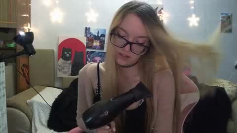 Snapshot of sophiasonata chatting on 09.20.25 SophiaSonata online show from 09.20.25