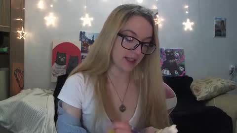 Snapshot of sophiasonata chatting on 09.25.25 SophiaSonata online show from 09.25.25